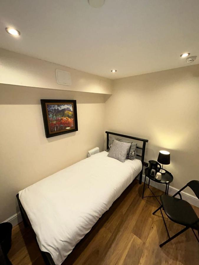Cosy Single Room Единбург Екстер'єр фото